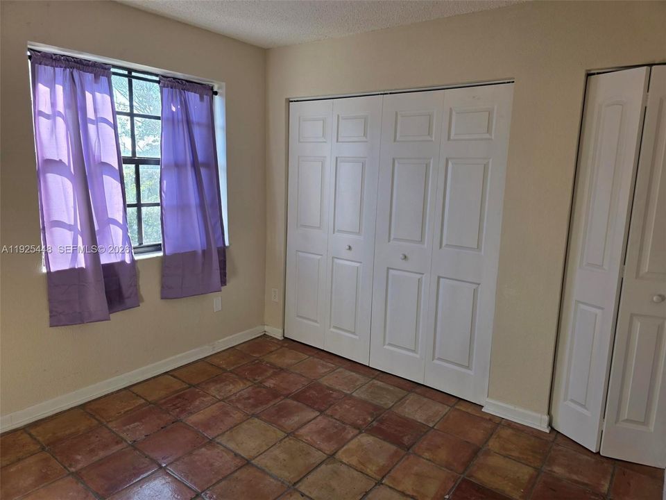 For Rent: $1,800 (2 beds, 1 baths, 863 Square Feet)