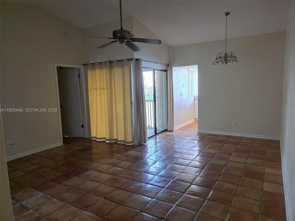 For Rent: $1,800 (2 beds, 1 baths, 863 Square Feet)
