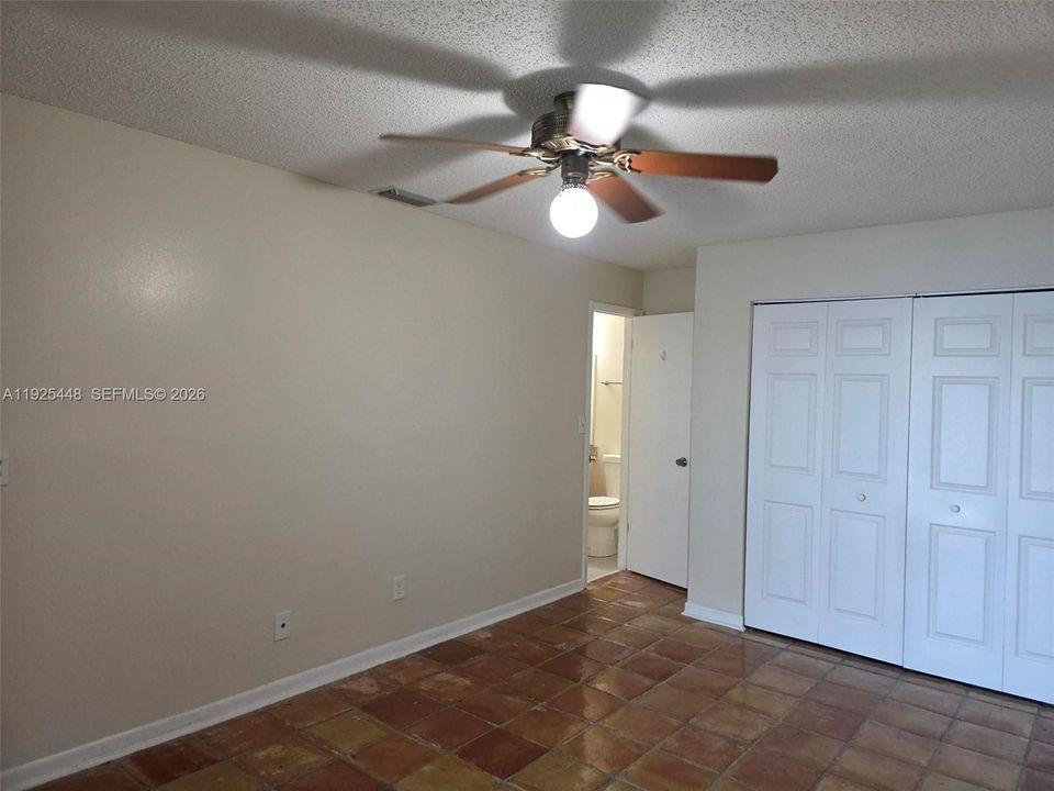 For Rent: $1,800 (2 beds, 1 baths, 863 Square Feet)