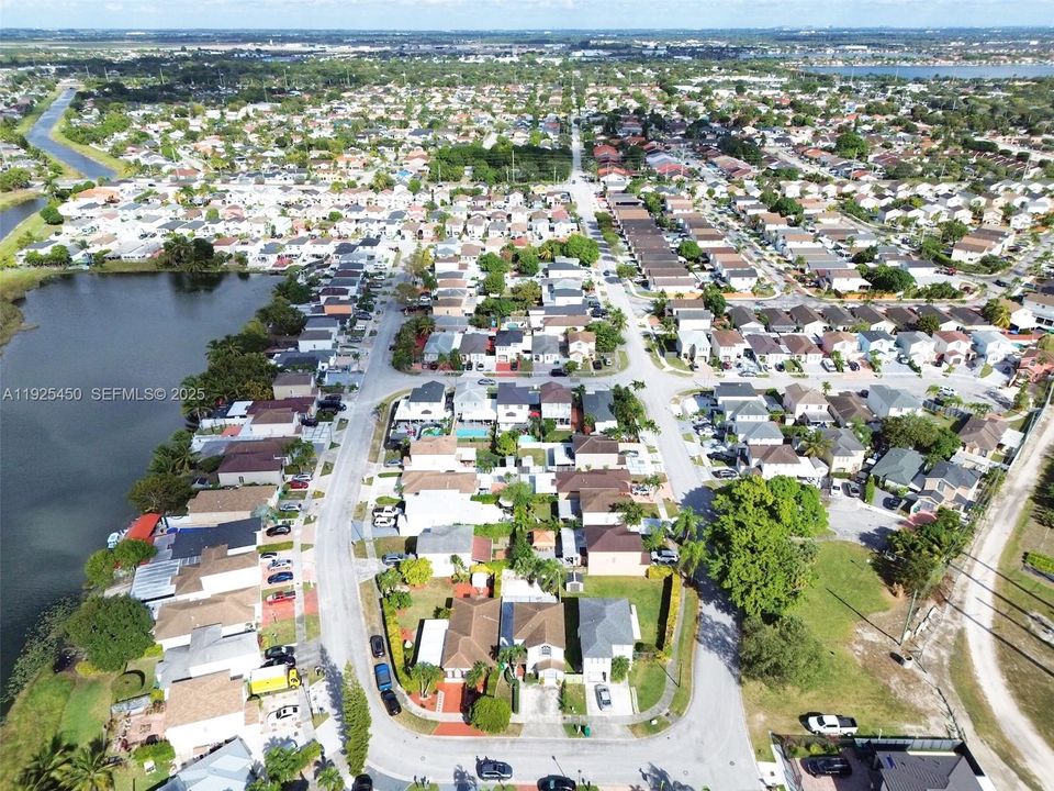 На продажу: $567,000 (3 спален, 2 ванн, 1596 Квадратных фут)