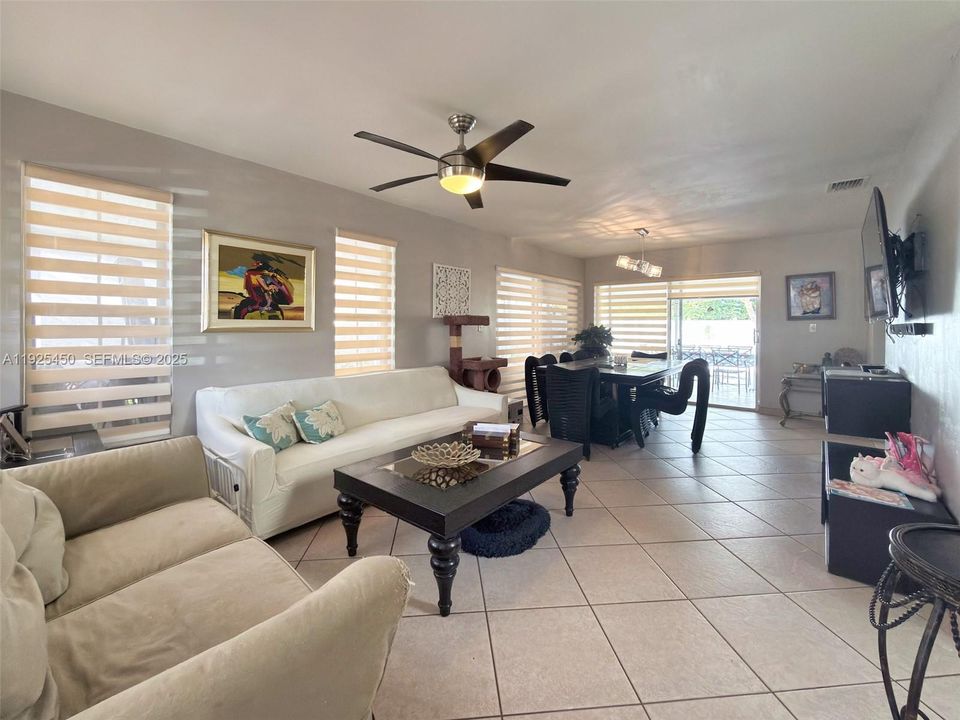 На продажу: $567,000 (3 спален, 2 ванн, 1596 Квадратных фут)