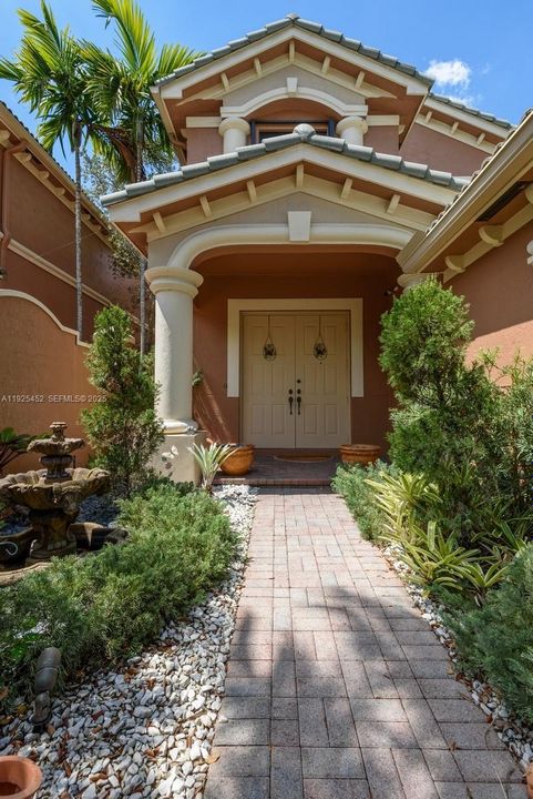 待售: $950,000 (4 贝兹, 2 浴室, 2340 平方英尺)