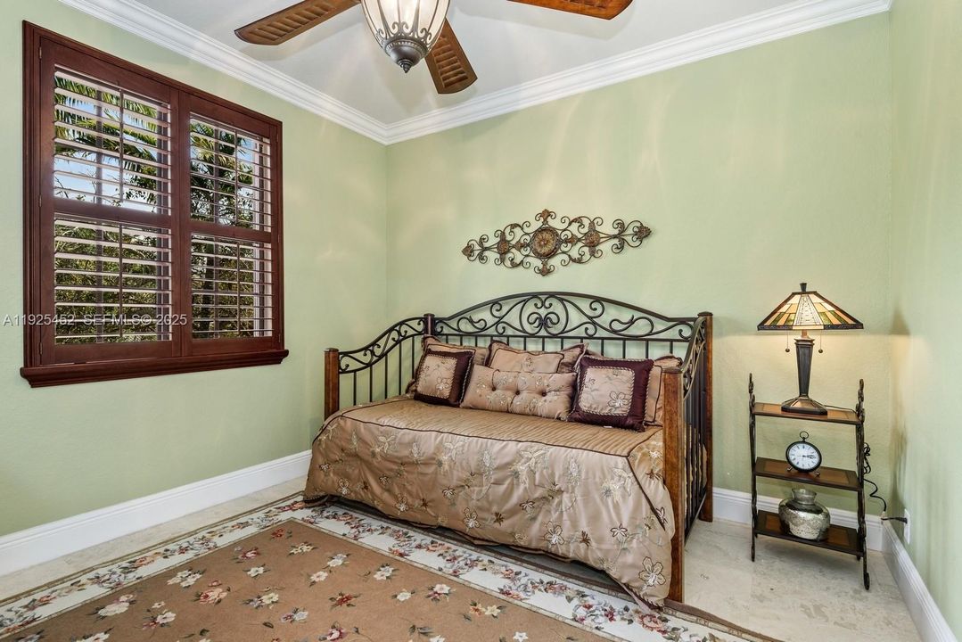 待售: $950,000 (4 贝兹, 2 浴室, 2340 平方英尺)