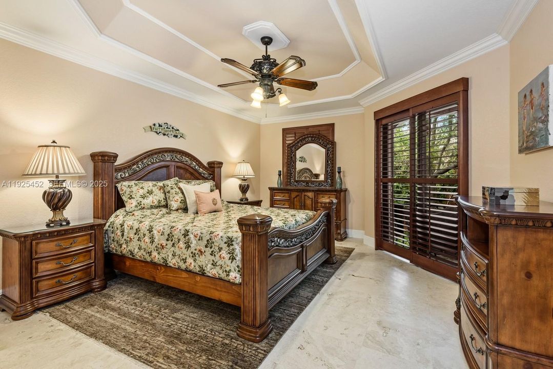 待售: $950,000 (4 贝兹, 2 浴室, 2340 平方英尺)