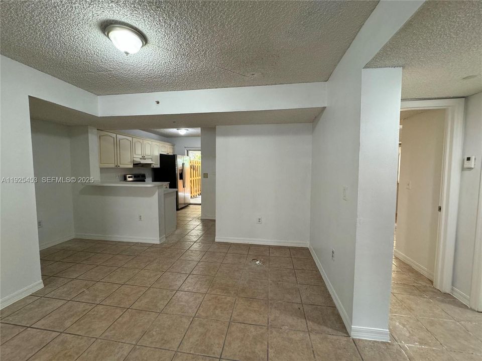 For Rent: $2,399 (2 beds, 2 baths, 930 Square Feet)