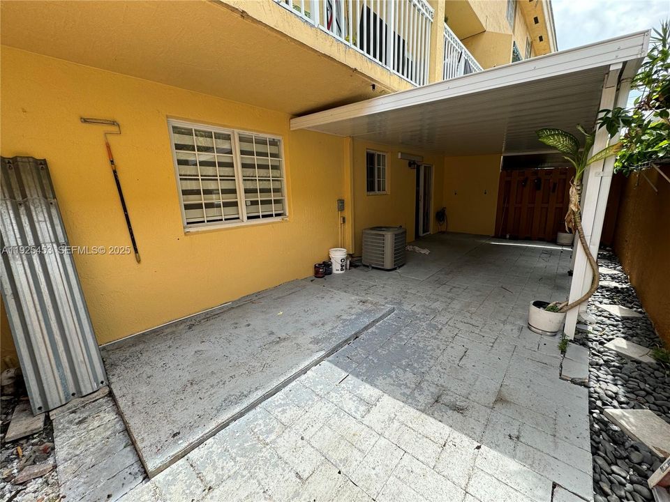 For Rent: $2,399 (2 beds, 2 baths, 930 Square Feet)