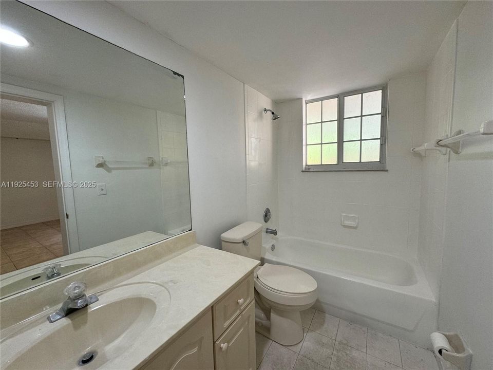 For Rent: $2,399 (2 beds, 2 baths, 930 Square Feet)