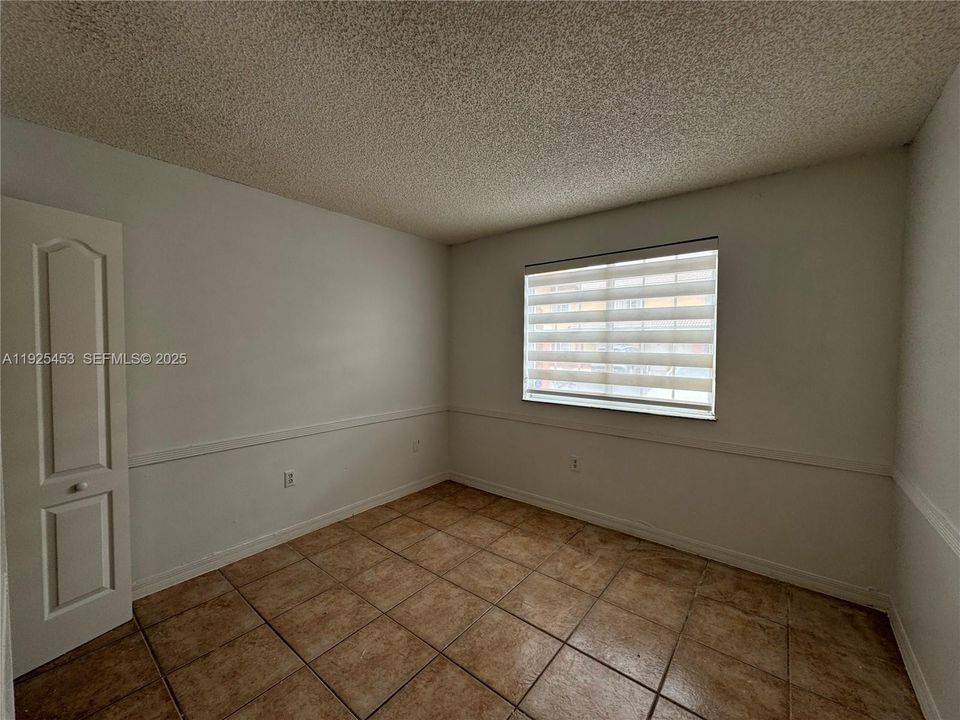 For Rent: $2,399 (2 beds, 2 baths, 930 Square Feet)