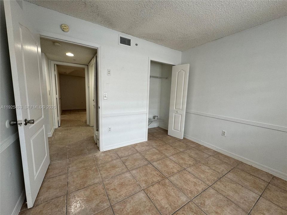 For Rent: $2,399 (2 beds, 2 baths, 930 Square Feet)