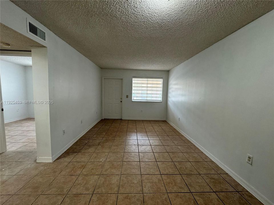 For Rent: $2,399 (2 beds, 2 baths, 930 Square Feet)