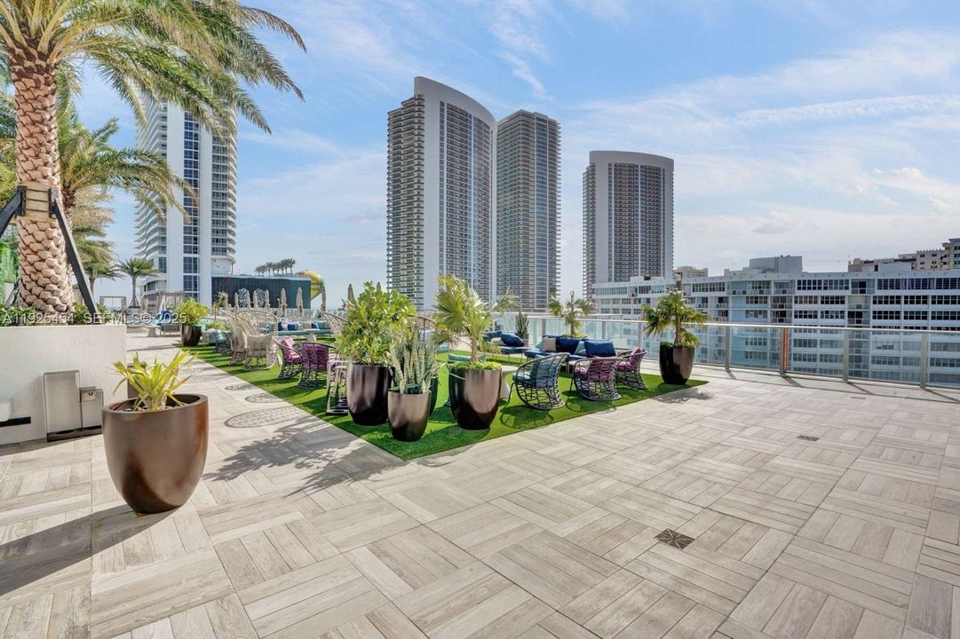 For Rent: $13,500 (3 beds, 2 baths, 1361 Square Feet)