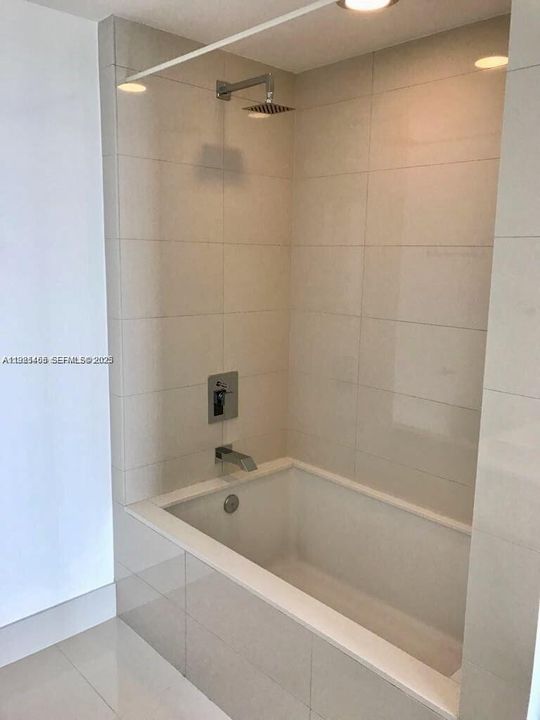 В аренду: $4,000 (2 спален, 2 ванн, 868 Квадратных фут)