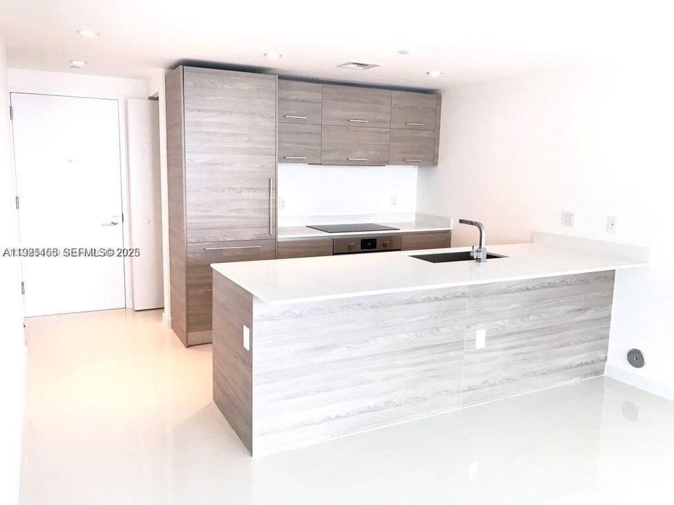 В аренду: $4,000 (2 спален, 2 ванн, 868 Квадратных фут)