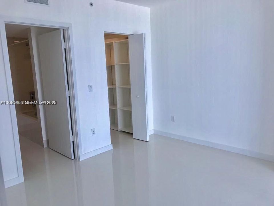 В аренду: $4,000 (2 спален, 2 ванн, 868 Квадратных фут)