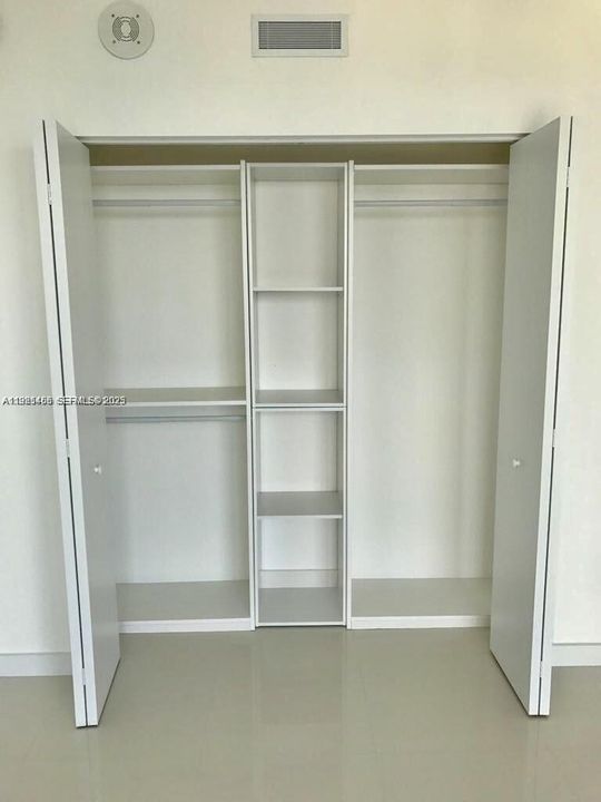 В аренду: $4,000 (2 спален, 2 ванн, 868 Квадратных фут)