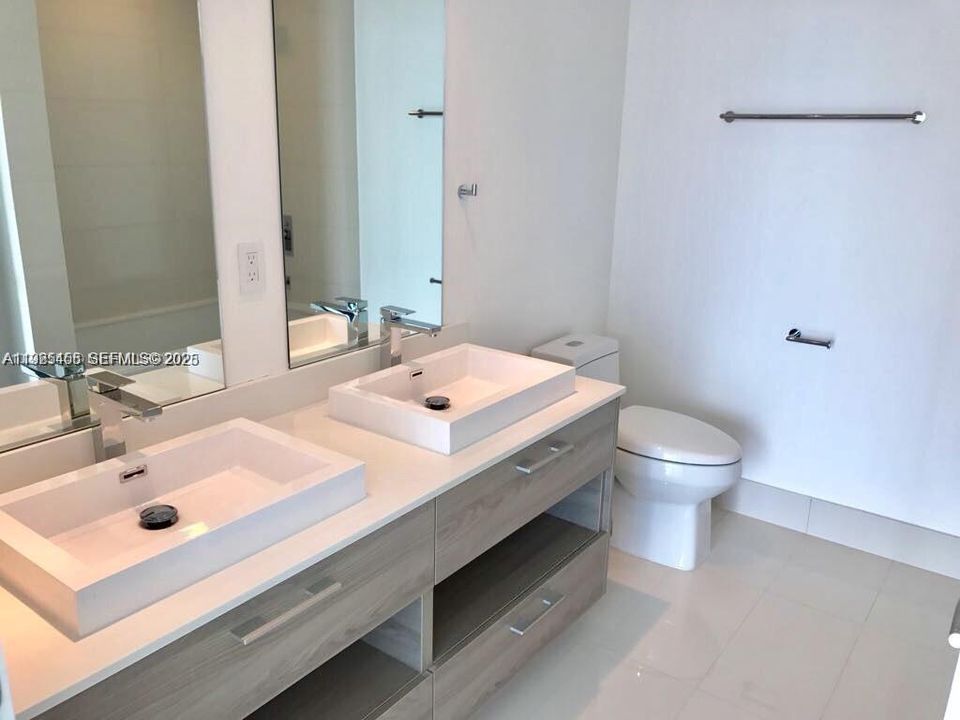 В аренду: $4,000 (2 спален, 2 ванн, 868 Квадратных фут)