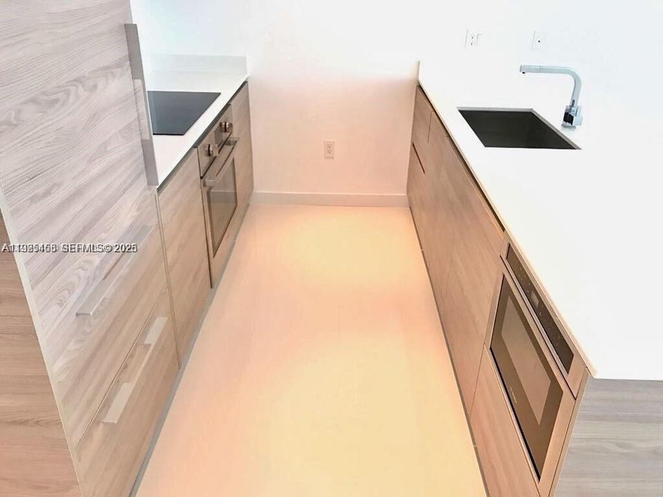 В аренду: $4,000 (2 спален, 2 ванн, 868 Квадратных фут)