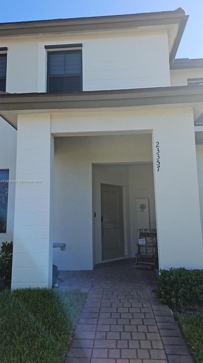 For Rent: $2,900 (3 beds, 2 baths, 1612 Square Feet)