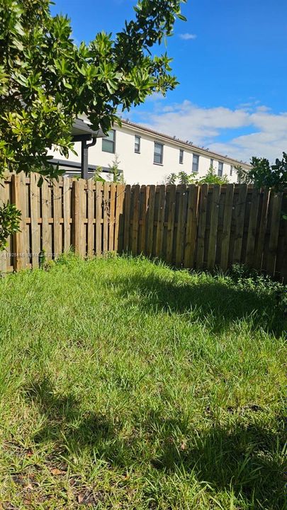 For Rent: $2,900 (3 beds, 2 baths, 1612 Square Feet)