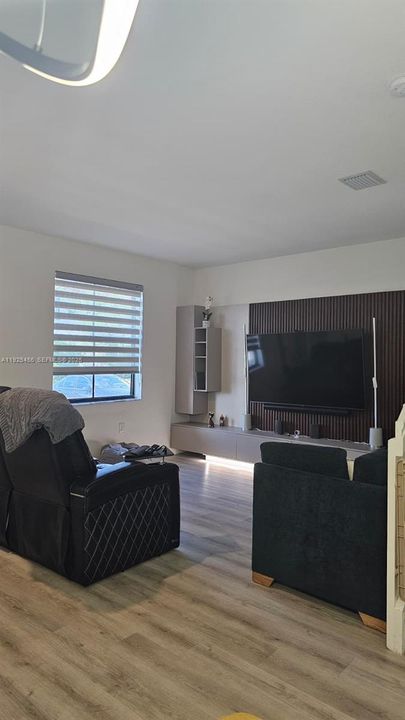 For Rent: $2,900 (3 beds, 2 baths, 1612 Square Feet)