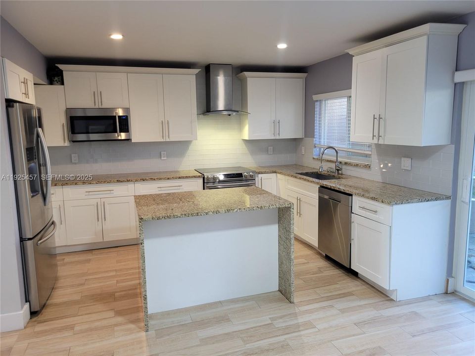 For Rent: $3,475 (3 beds, 3 baths, 1802 Square Feet)