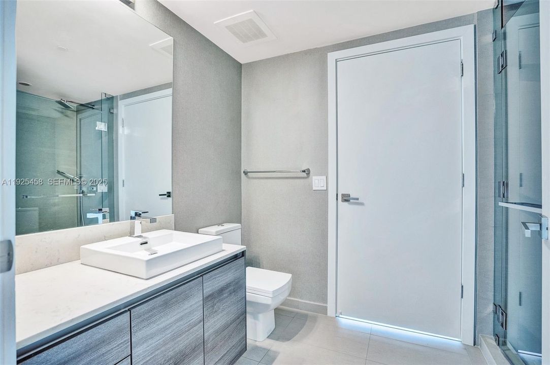 For Sale: $945,000 (2 beds, 2 baths, 1134 Square Feet)