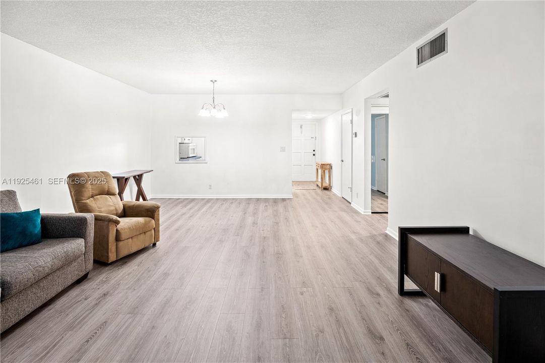 For Sale: $139,800 (2 beds, 2 baths, 1242 Square Feet)