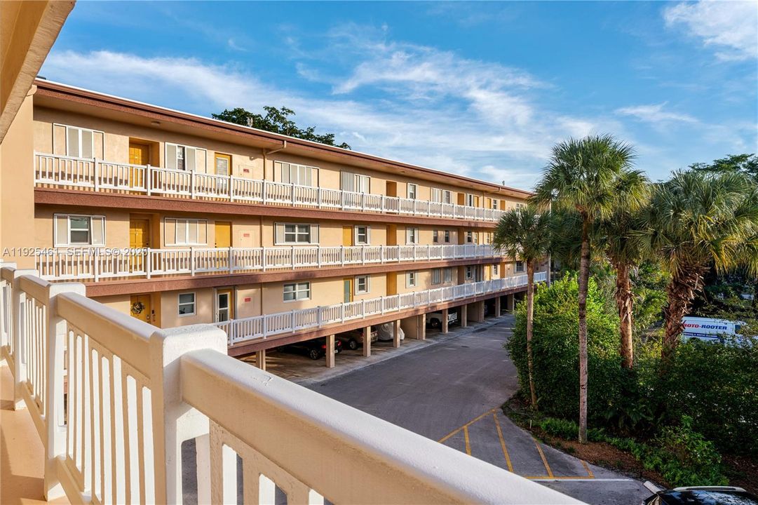 For Sale: $139,800 (2 beds, 2 baths, 1242 Square Feet)