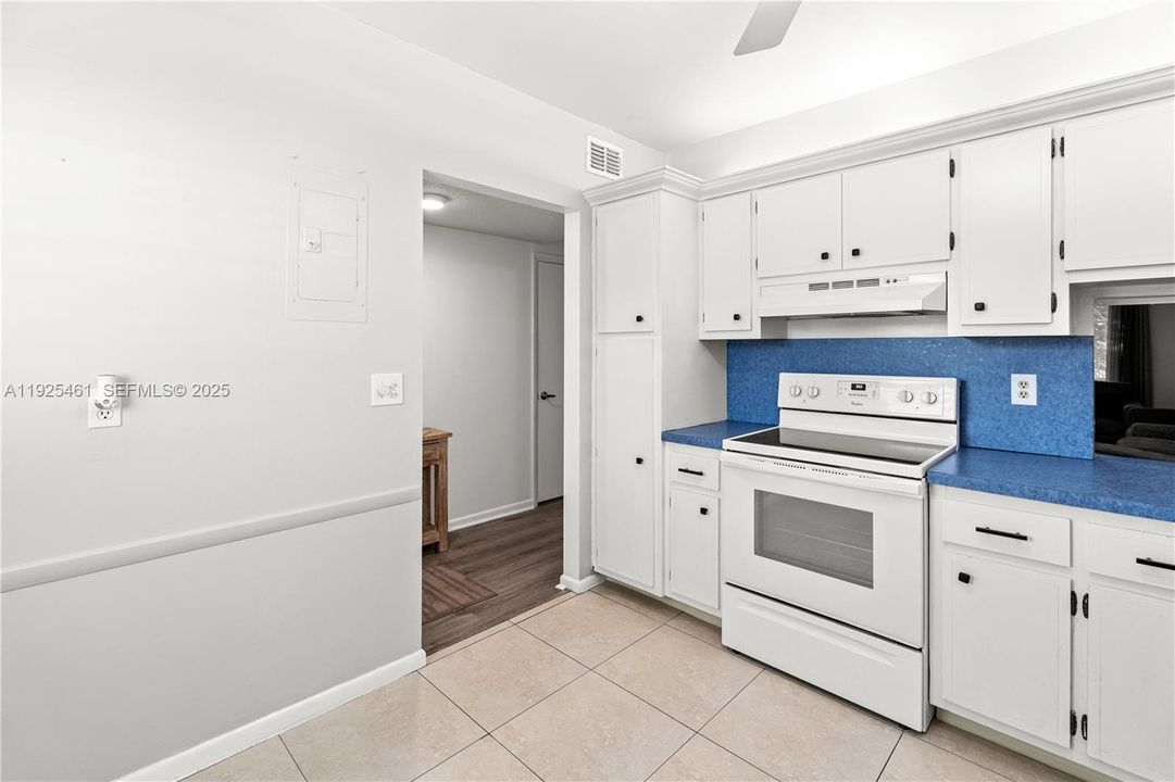 For Sale: $139,800 (2 beds, 2 baths, 1242 Square Feet)
