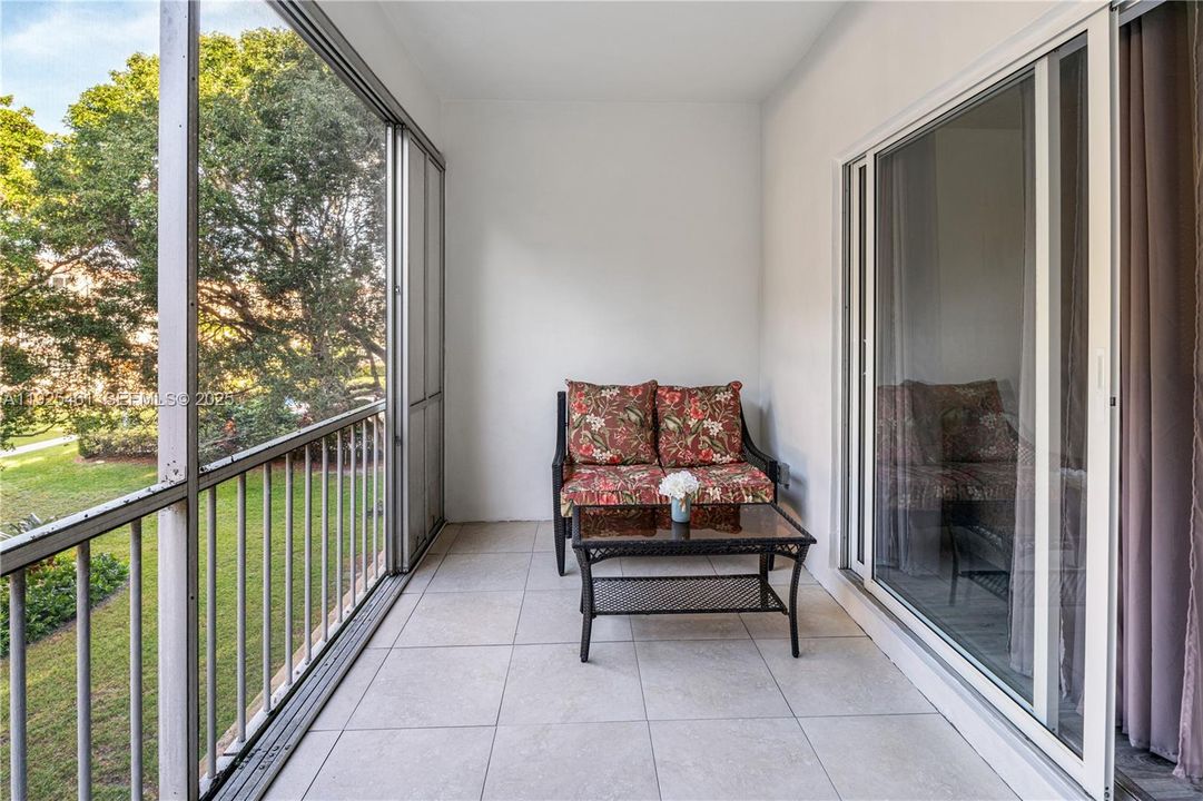 For Sale: $139,800 (2 beds, 2 baths, 1242 Square Feet)