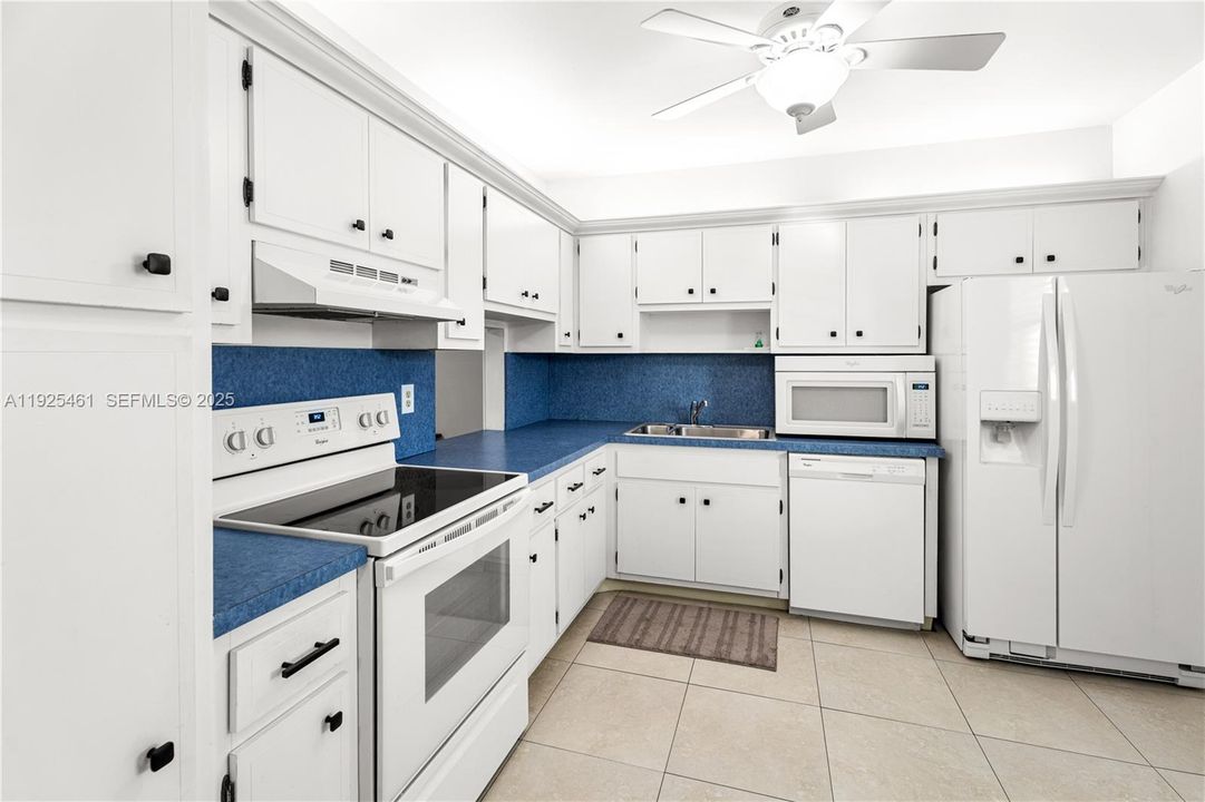 For Sale: $139,800 (2 beds, 2 baths, 1242 Square Feet)