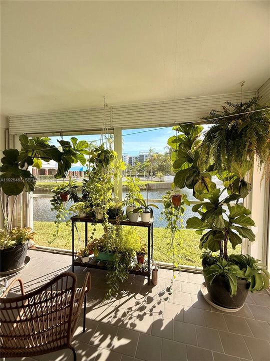 For Rent: $2,100 (1 beds, 1 baths, 900 Square Feet)