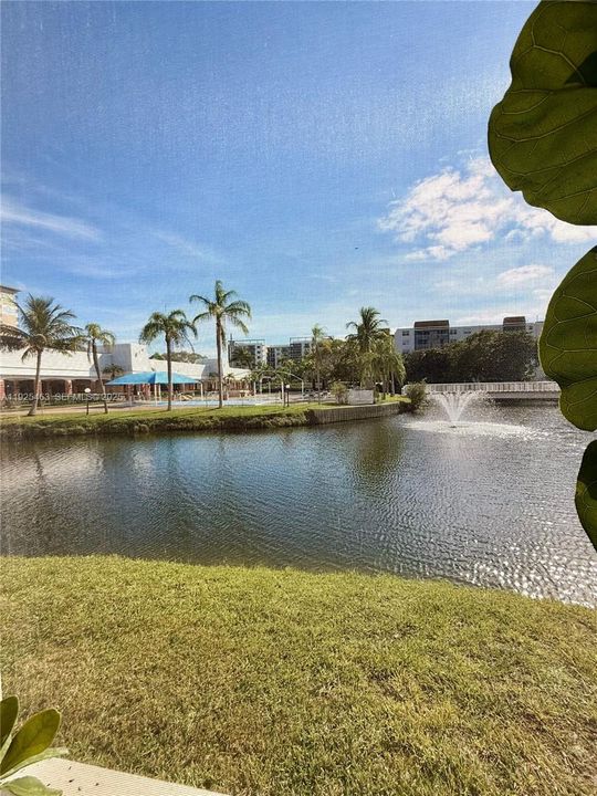 For Rent: $2,100 (1 beds, 1 baths, 900 Square Feet)