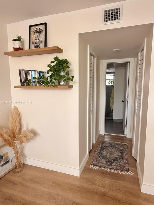 For Rent: $2,100 (1 beds, 1 baths, 900 Square Feet)