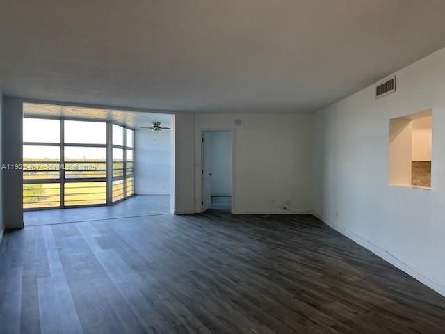 For Rent: $1,650 (1 beds, 1 baths, 1071 Square Feet)