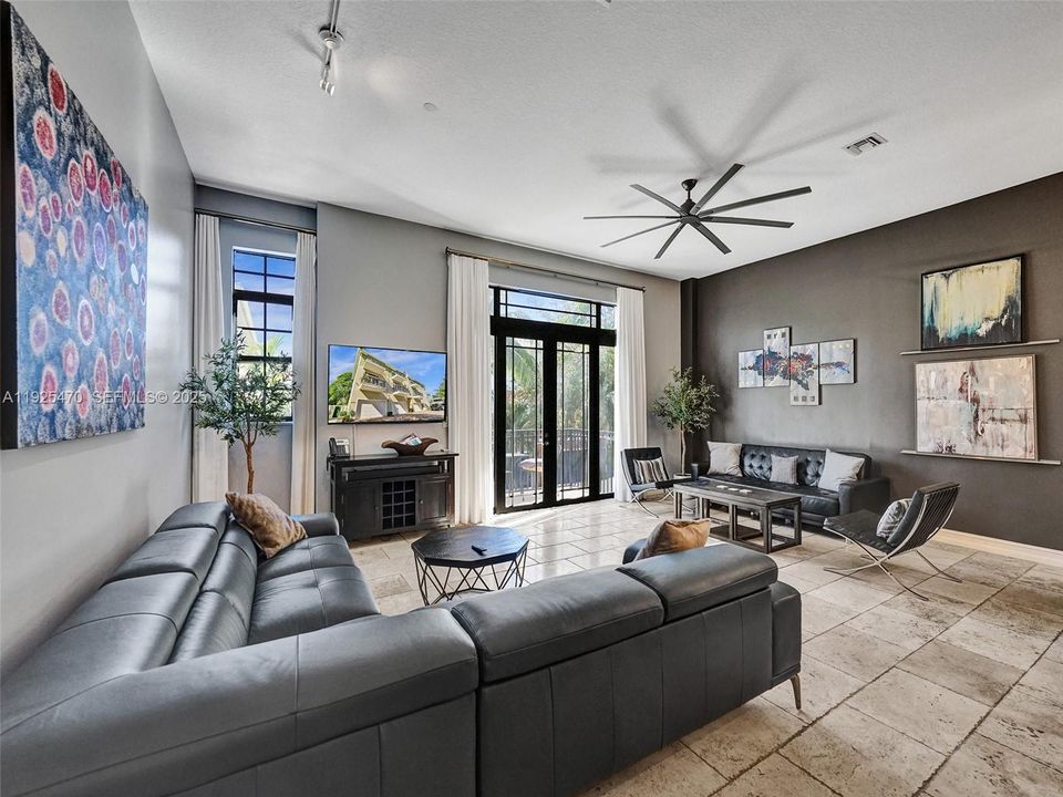 For Rent: $4,900 (3 beds, 3 baths, 2552 Square Feet)