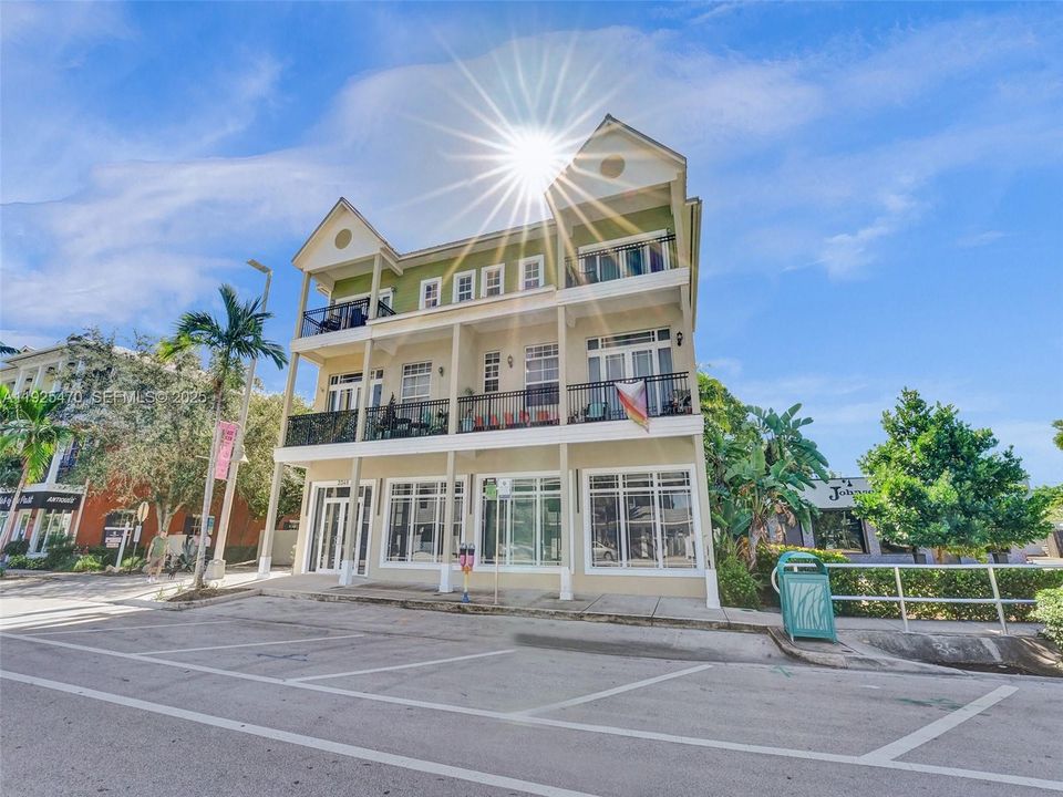 For Rent: $4,900 (3 beds, 3 baths, 2552 Square Feet)