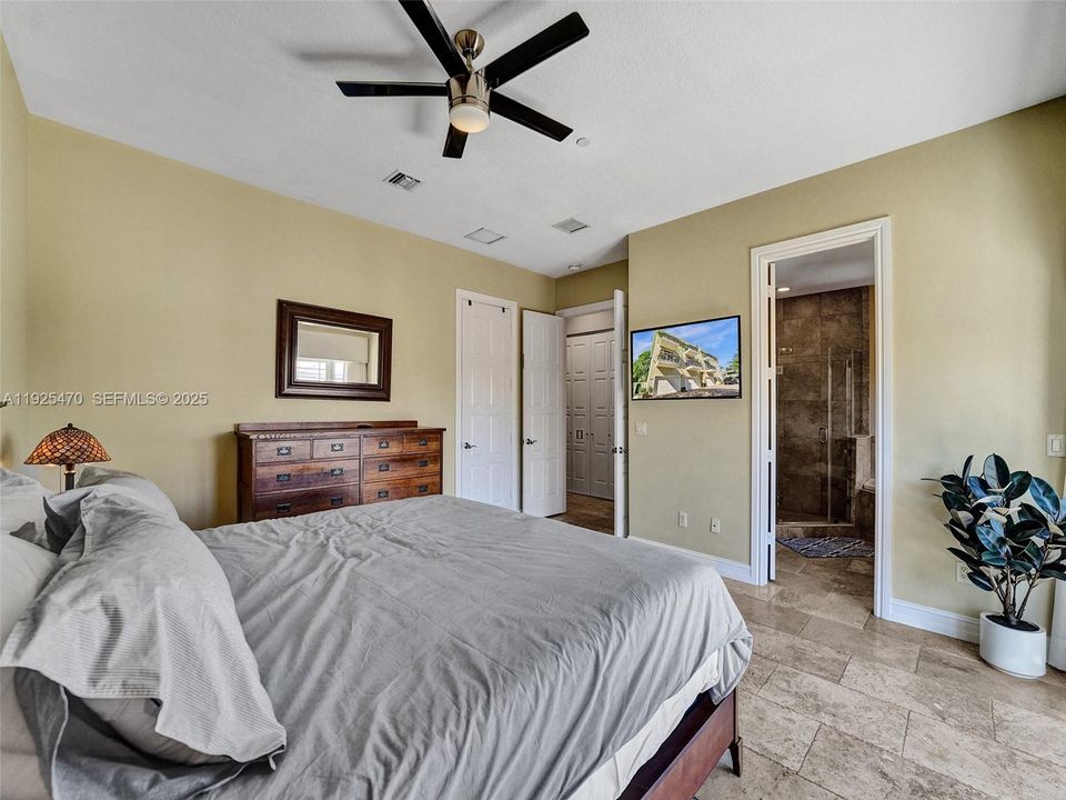 For Rent: $4,900 (3 beds, 3 baths, 2552 Square Feet)