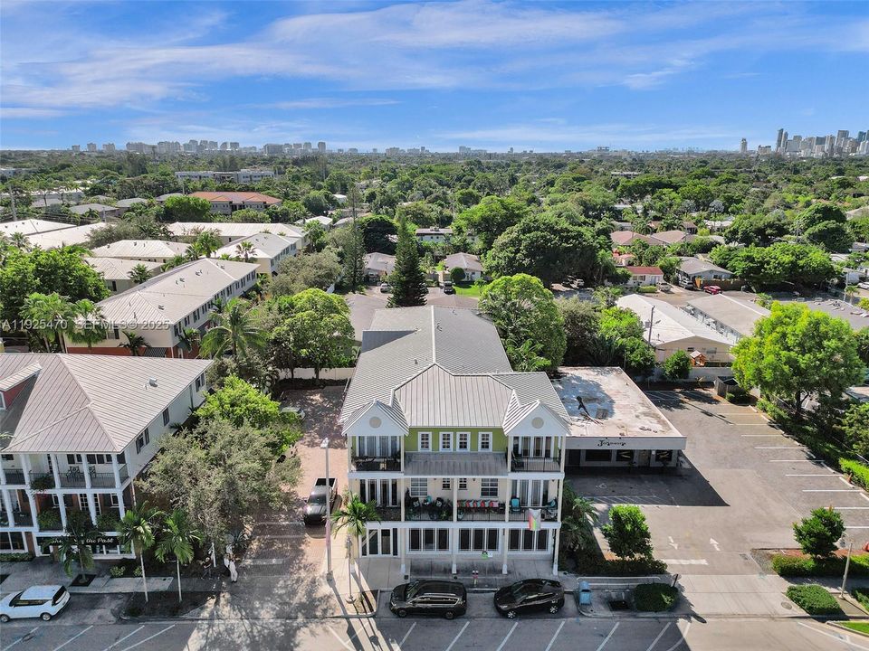 For Rent: $4,900 (3 beds, 3 baths, 2552 Square Feet)