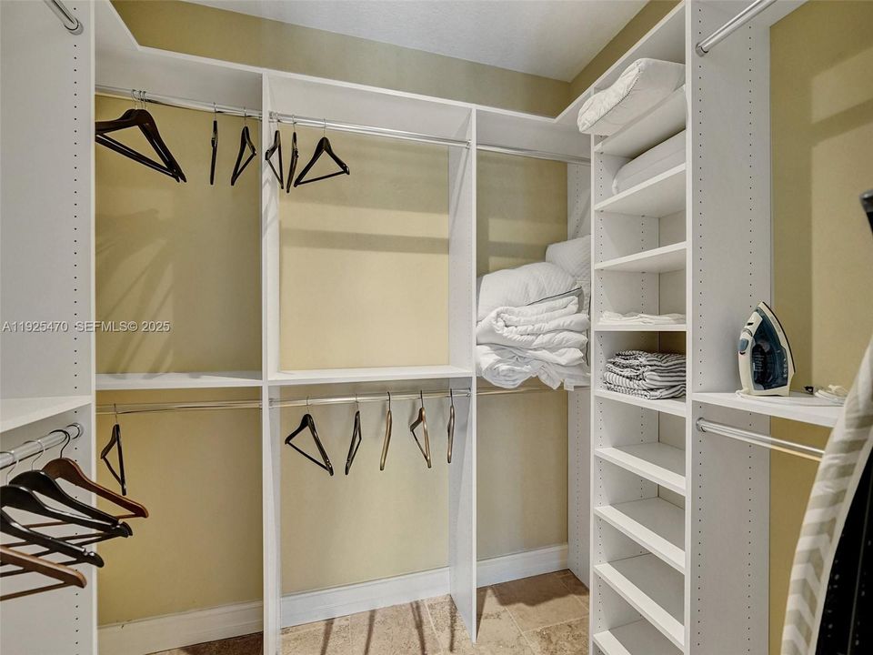 For Rent: $4,900 (3 beds, 3 baths, 2552 Square Feet)