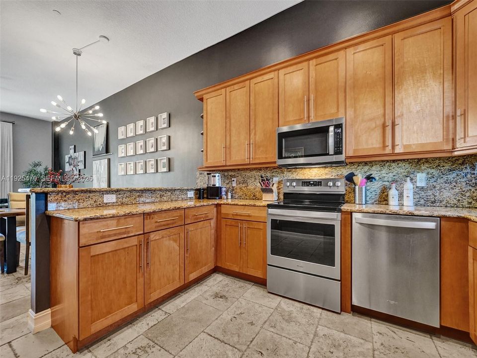 For Rent: $4,900 (3 beds, 3 baths, 2552 Square Feet)