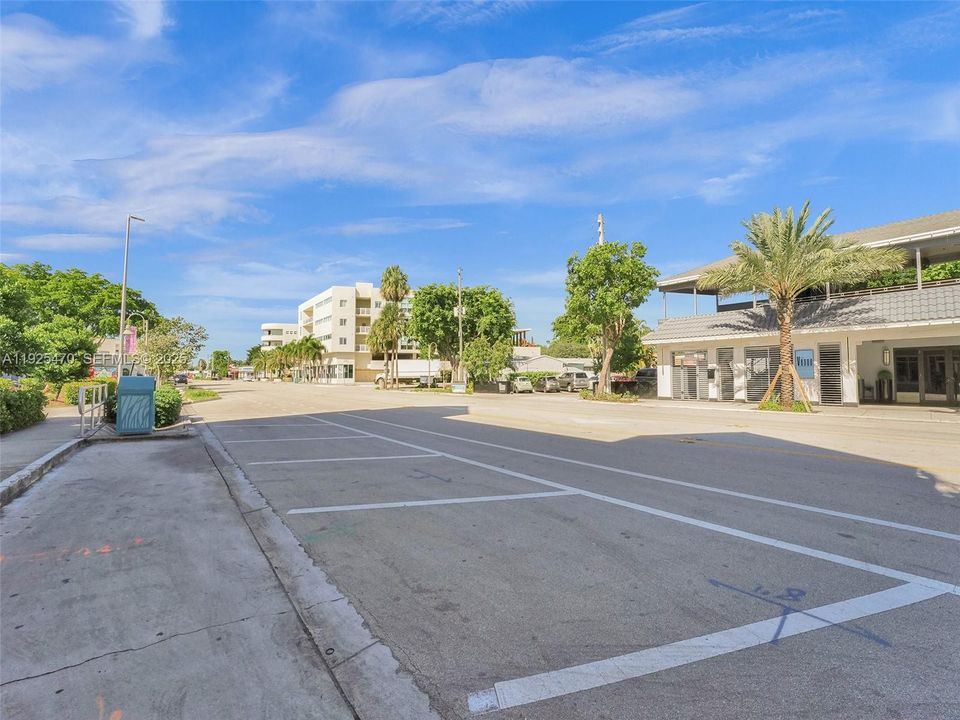 For Rent: $4,900 (3 beds, 3 baths, 2552 Square Feet)