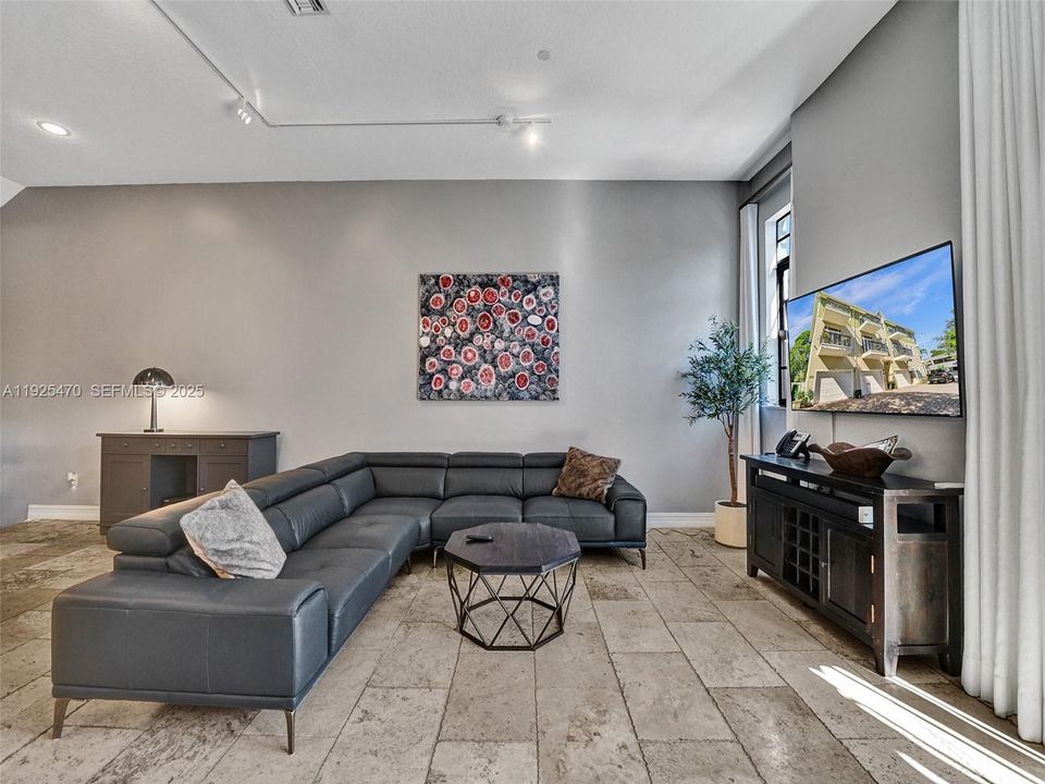 For Rent: $4,900 (3 beds, 3 baths, 2552 Square Feet)