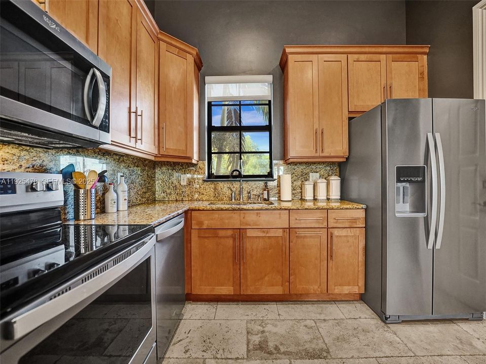 For Rent: $4,900 (3 beds, 3 baths, 2552 Square Feet)