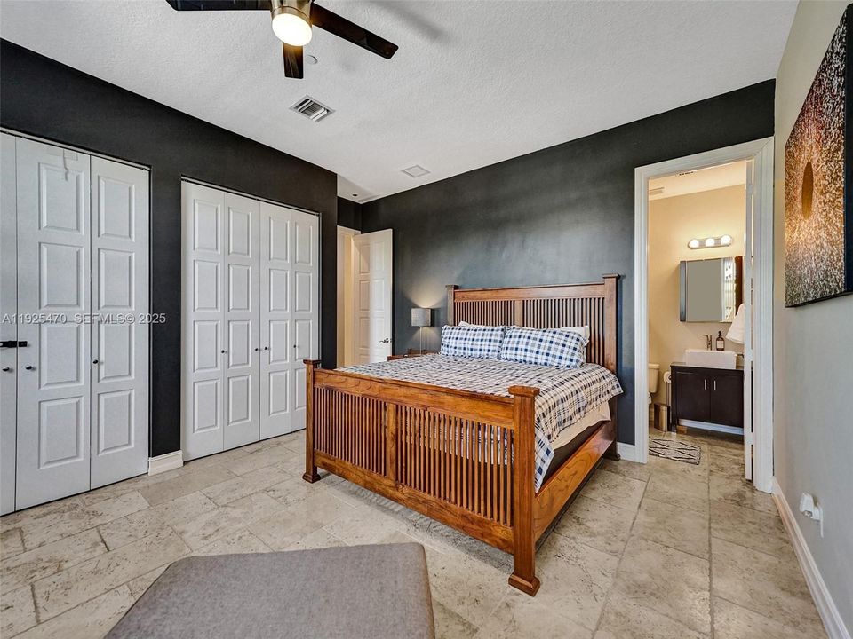 For Rent: $4,900 (3 beds, 3 baths, 2552 Square Feet)