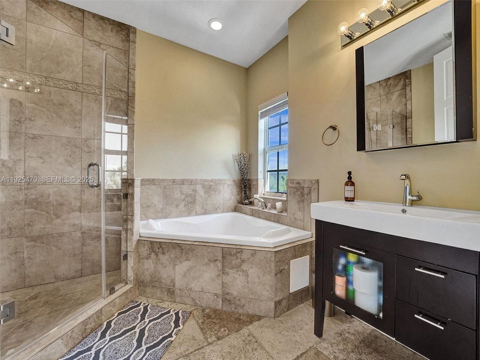 For Rent: $4,900 (3 beds, 3 baths, 2552 Square Feet)