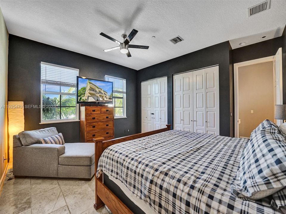 For Rent: $4,900 (3 beds, 3 baths, 2552 Square Feet)