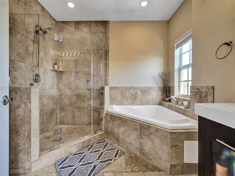 For Rent: $4,900 (3 beds, 3 baths, 2552 Square Feet)