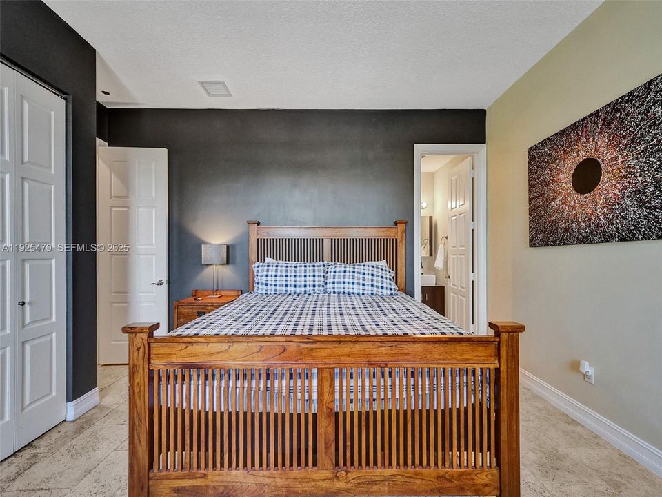 For Rent: $4,900 (3 beds, 3 baths, 2552 Square Feet)