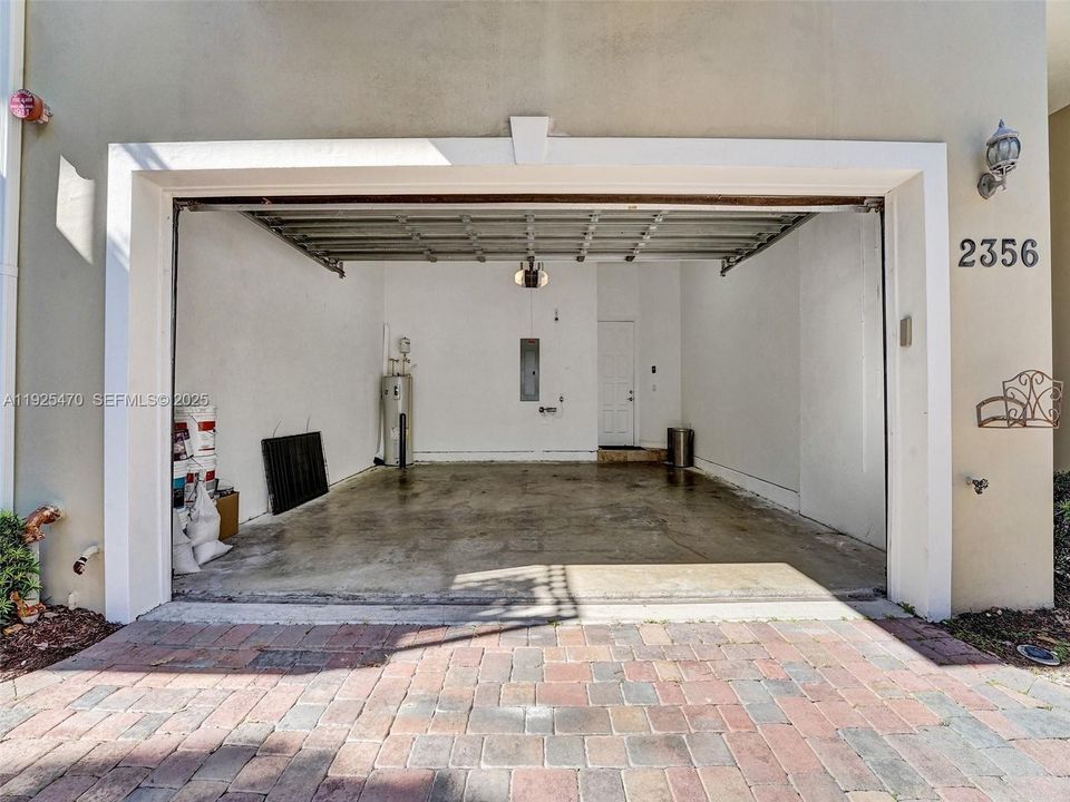 For Rent: $4,900 (3 beds, 3 baths, 2552 Square Feet)